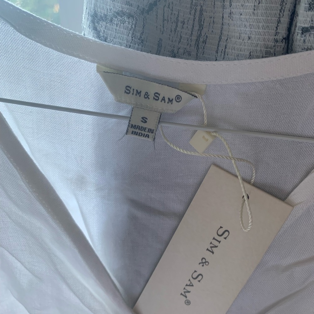 Elegant White Ruched Top - Picture 4 of 6